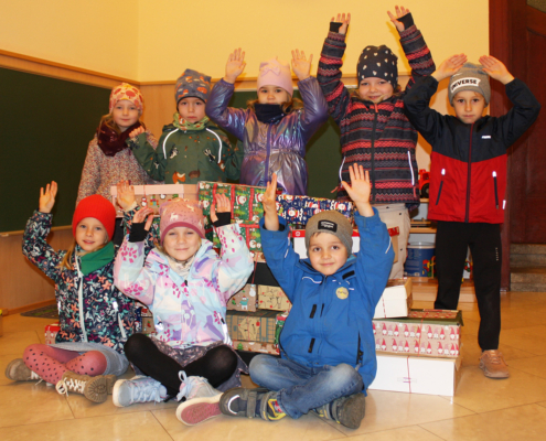 Die Schulanfänger des Kneipp-Kindergartens "Hottelstedter Küken" gaben viele Pakete ab.